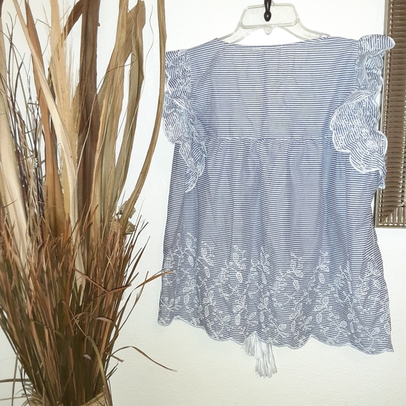 Jennifer & Grace blue striped eyelet flutter sleeve top Sz xl - Picture 4 of 5